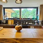 Le Petit Paradis 24 Bed & Breakfast