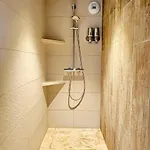 Le Petit Paradis 24 Bed & Breakfast 4*