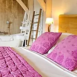 Le Petit Paradis 24 Bed & Breakfast Groléjac