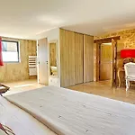 Le Petit Paradis 24 Bed & Breakfast