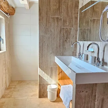 Le Petit Paradis 24 Couette-café 4*