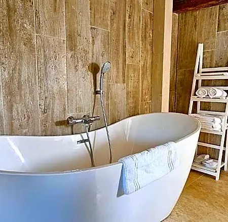 Le Petit Paradis 24 Bed & Breakfast