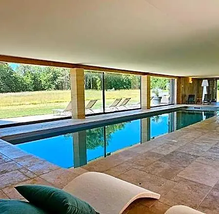 Le Petit Paradis 24 Bed & Breakfast 4*