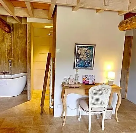 Le Petit Paradis 24 Bed & Breakfast