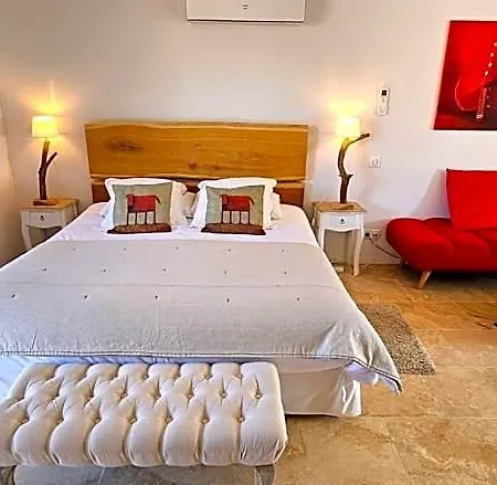 Le Petit Paradis 24 Bed & Breakfast