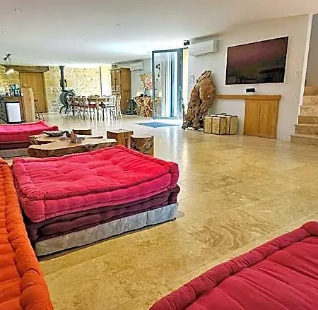 Le Petit Paradis 24 Bed & Breakfast 4*
