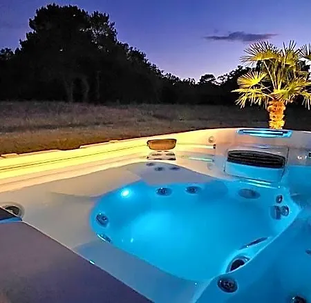 Le Petit Paradis 24 Bed & Breakfast 4*