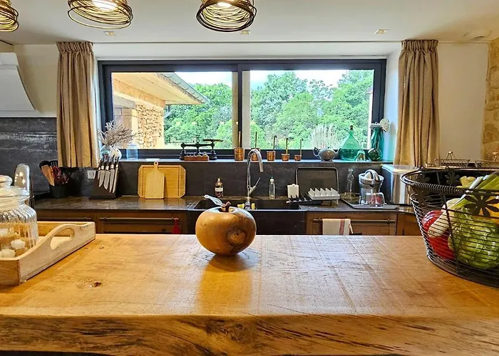 Le Petit Paradis 24 Bed and Breakfast