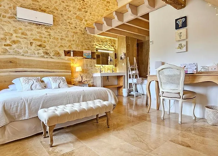 Le Petit Paradis 24 Bed and Breakfast