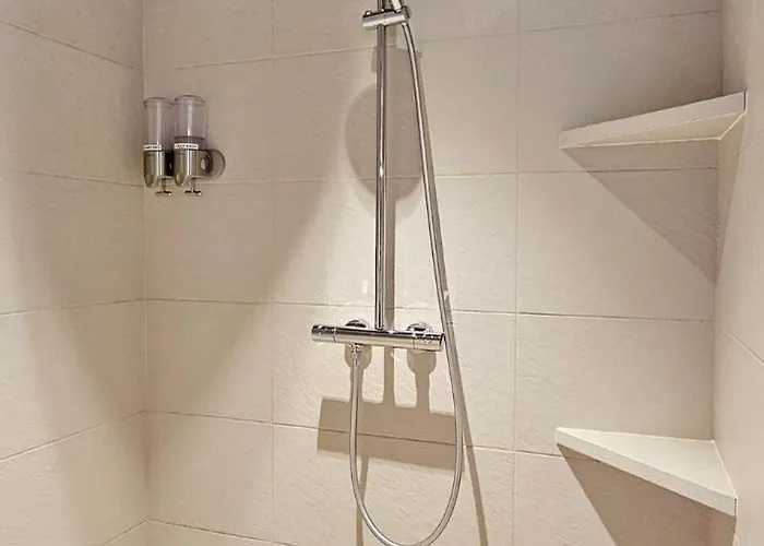 Le Petit Paradis 24 Bed and Breakfast 4*