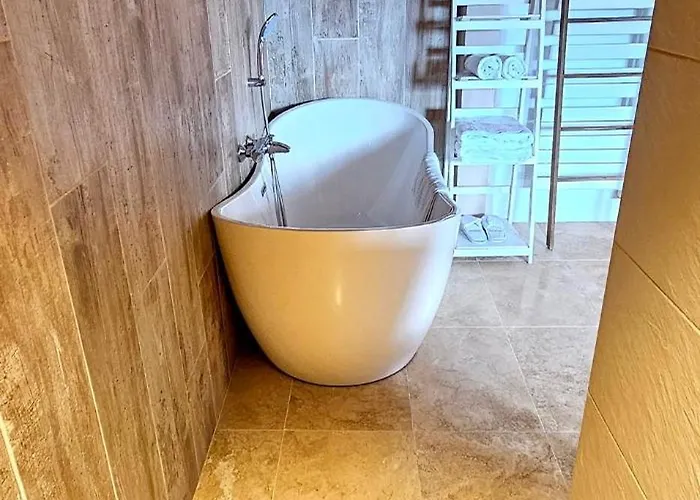 Le Petit Paradis 24 Bed and Breakfast