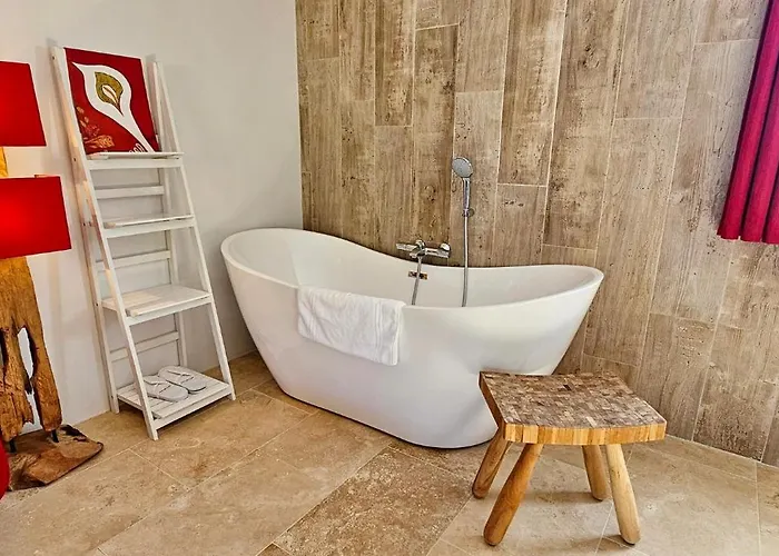 Le Petit Paradis 24 Bed and Breakfast 4*